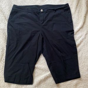 Size 22 black bermudas lane b